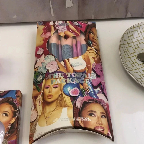 . ๐BH Cosmetics x Iggy Totally Plastic COLLECTION!๐๐๐๐โจ - Picture 3 of 7